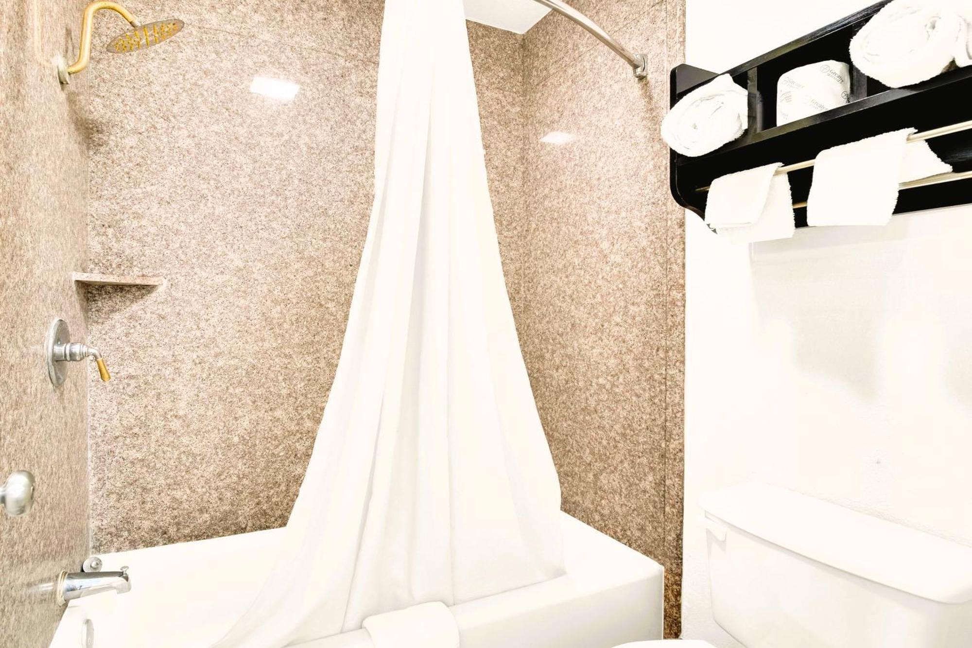 Three Rivers Executive Inn & Suites By Oyo Extérieur photo