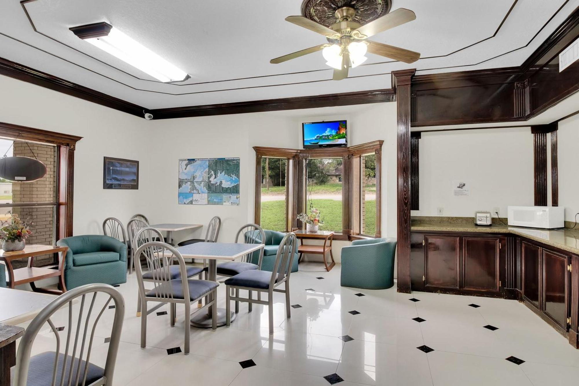 Three Rivers Executive Inn & Suites By Oyo Extérieur photo