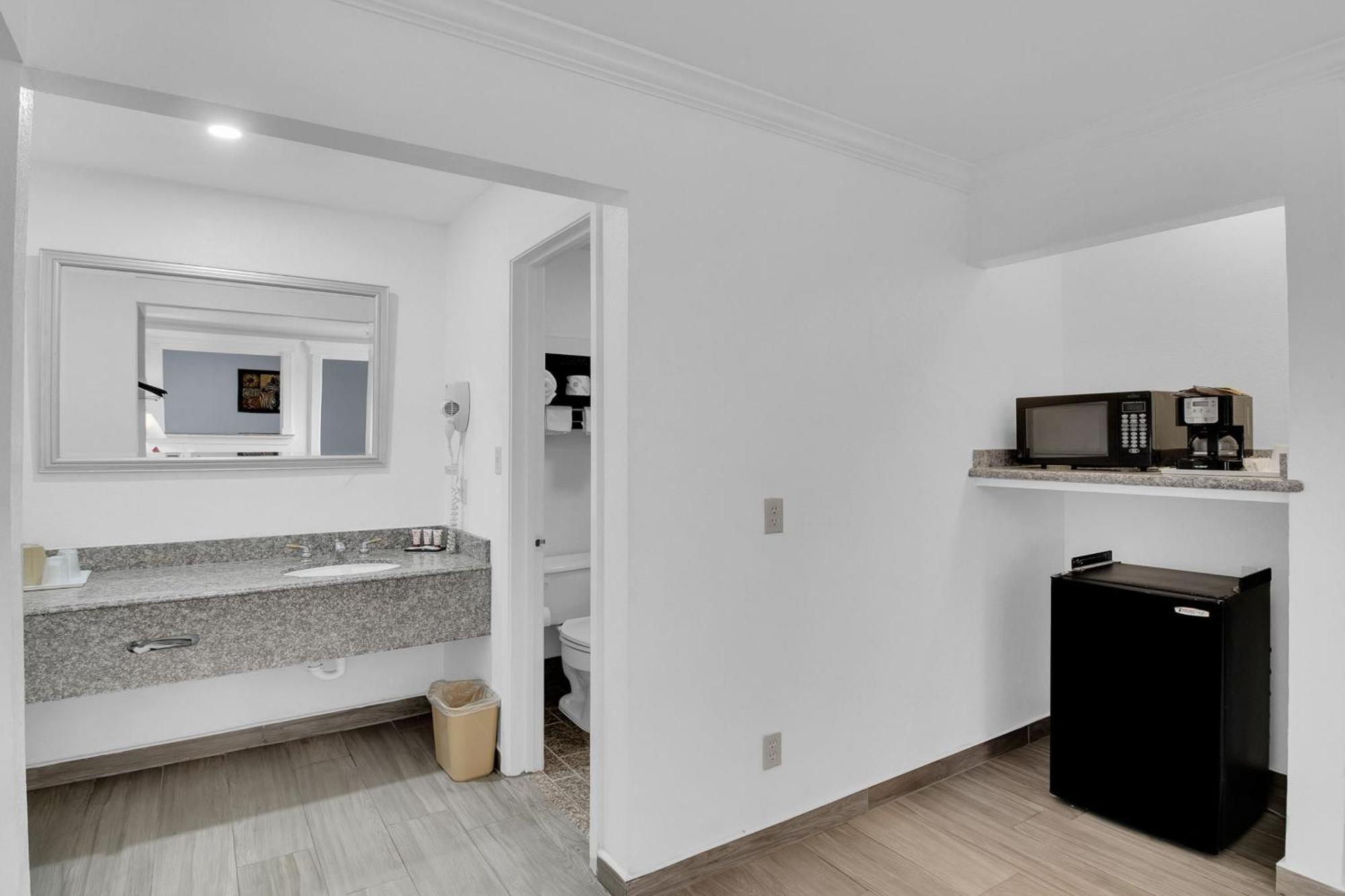 Three Rivers Executive Inn & Suites By Oyo Extérieur photo