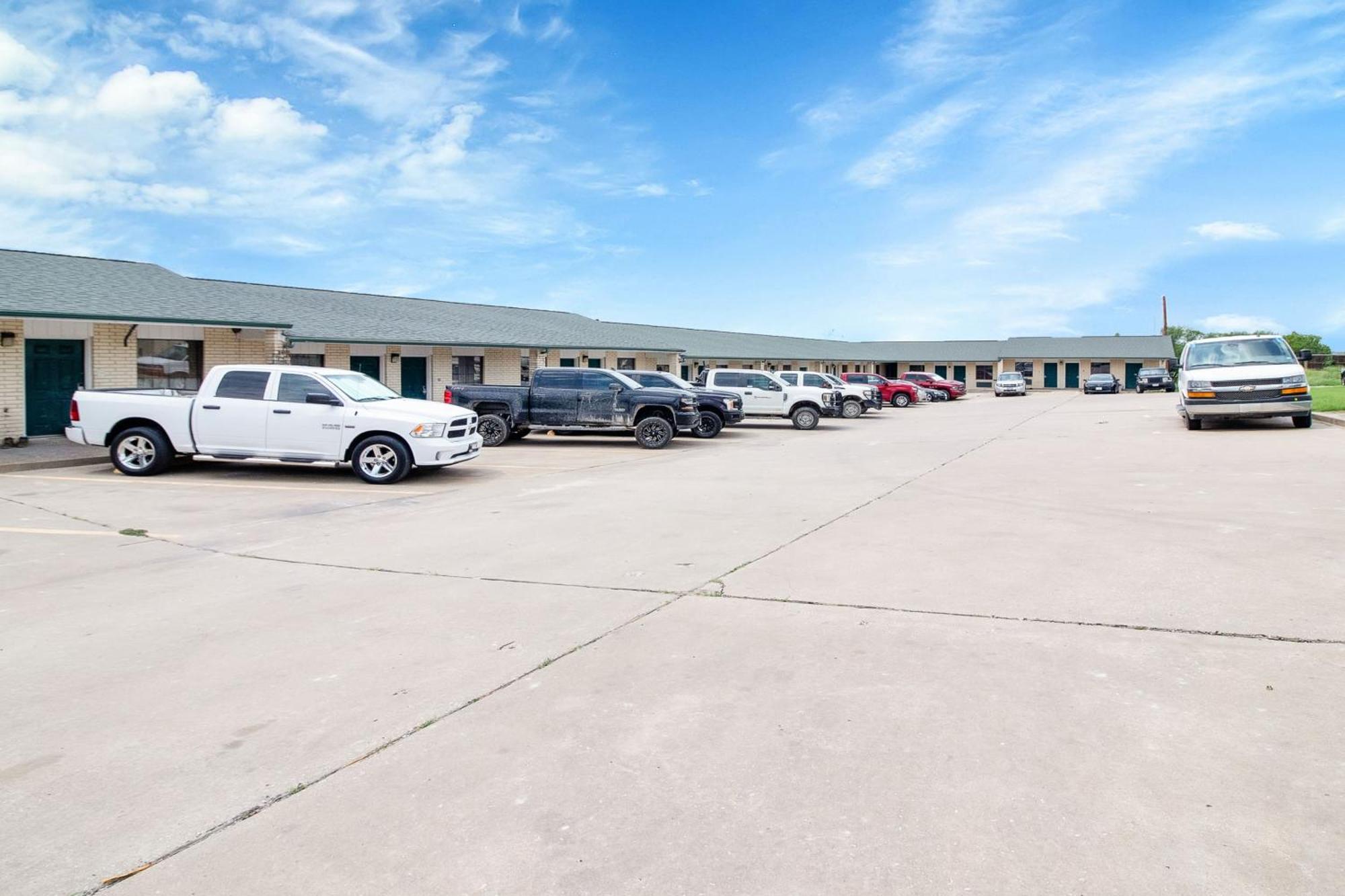 Three Rivers Executive Inn & Suites By Oyo Extérieur photo
