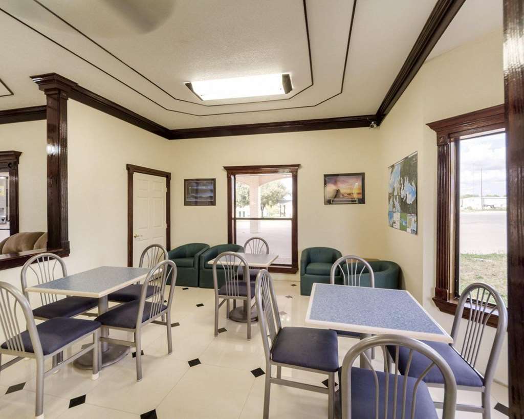 Three Rivers Executive Inn & Suites By Oyo Restaurant photo